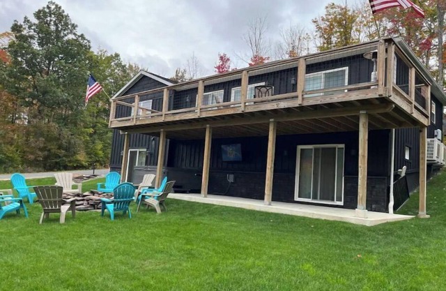 Spacious home w/hot tub, firepit & Hunter ski view