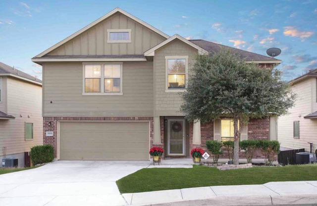 SPACIOUS HOME W/VIEWS