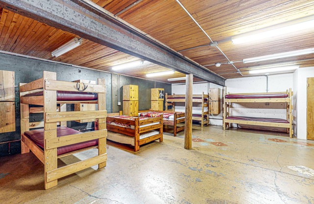 Spacious home with access to Wallowa River, foosball, outdoor games