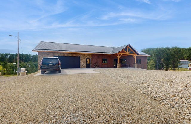 Spacious home with private hot tub, secluded, free WiFi