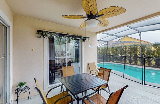 Spacious home with themed bedrooms, private pool, spa and enclosed patio