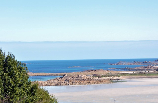 SPACIOUS HOUSE WITH A VIEW TO SEA AT THE COTES DE GRANIT ROSE