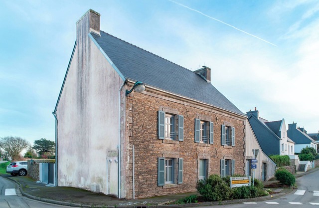 Spacious house 20 min from the sea outdoor space & near GR34 for family