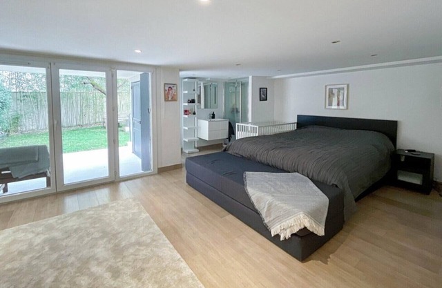 Spacious house - 3 bedrooms with garden