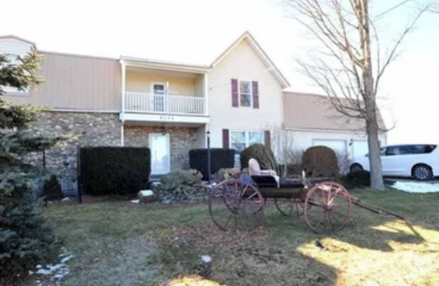 Spacious house in charming Avoca NY with WiFi, AC and eight person, hot tub.