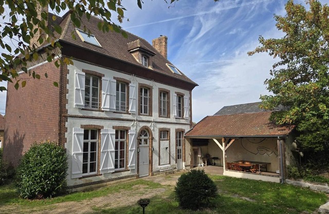 Spacious house, sleeps 16, garden