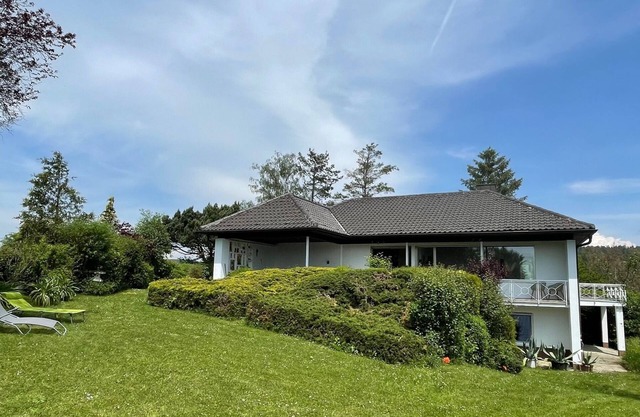 Spacious house with garden and magnificent views of the Upper Main Valley