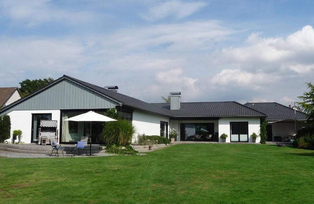 Spacious house with fantastic gardens