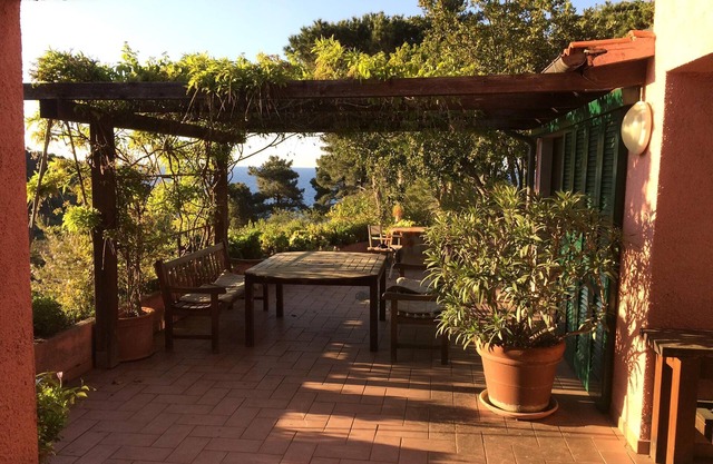 Spacious house with sea view and turnaround