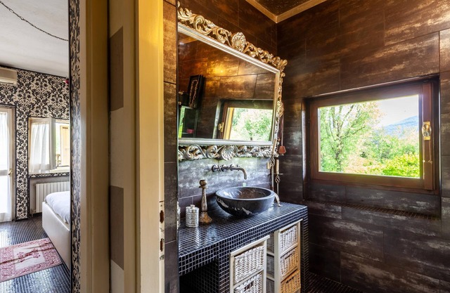 Spacious Apartment "Casa Caterina" with shared Garden, Terrace, A/C & Wi-Fi