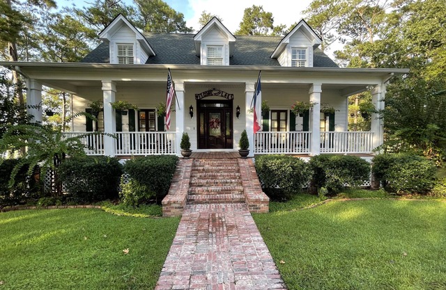Spacious Lake House with Sam Rayburn Water Frontage
