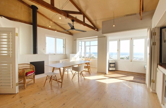 Spacious, Light and Bright on the Beachfront!