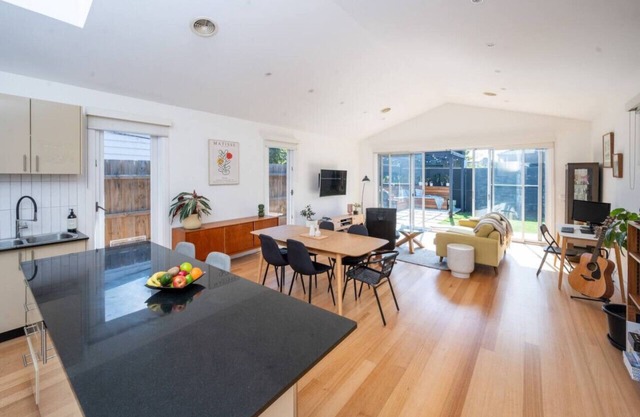 Spacious light-filled 3BD sanctuary in Northcote