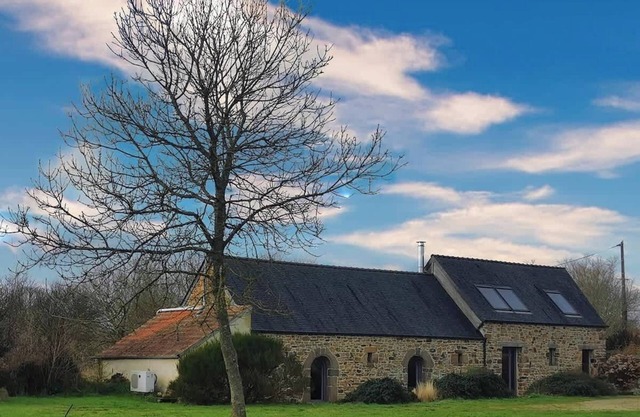 Spacious longère with sea view in Guimaëc - Up to 9p