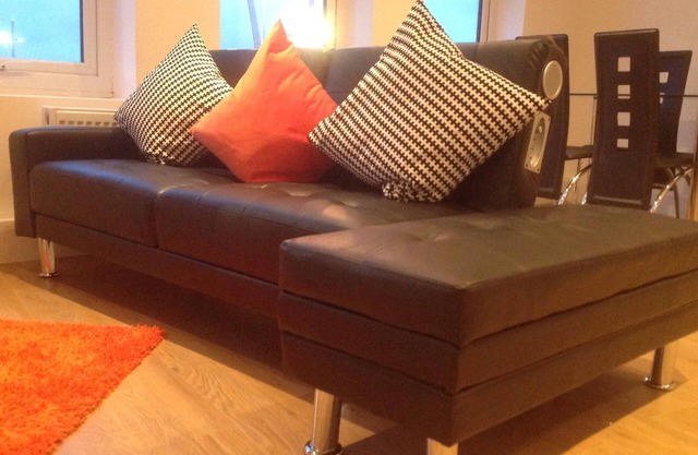 Spacious & Luxurious, Cranbrook Apartment