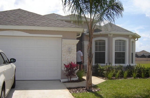 Spacious, LUXURY 4 bedroom villa with pool and spa close to Disney