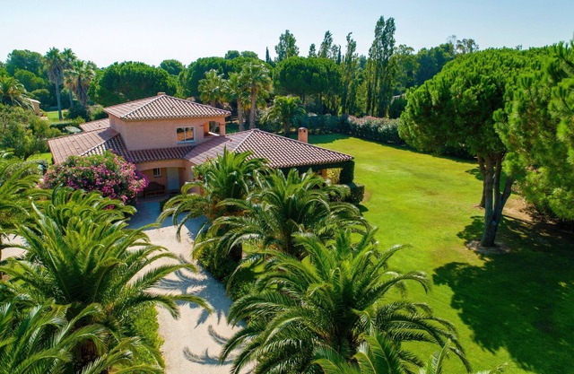 Spacious Mediterranean villa near the sea