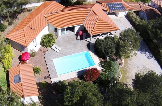 Spacious modern villa, quiet residential area, close to sea and pine forest