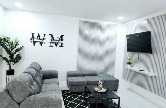 Spacious, modern 2-bedroom apartment, Westend Negril with AC, WiFi, W/Heater
