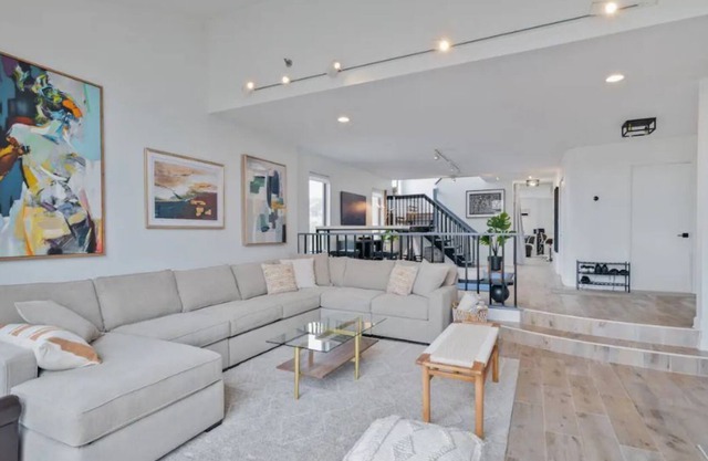 Spacious Modern Luxury Duplex 20 min from NYC