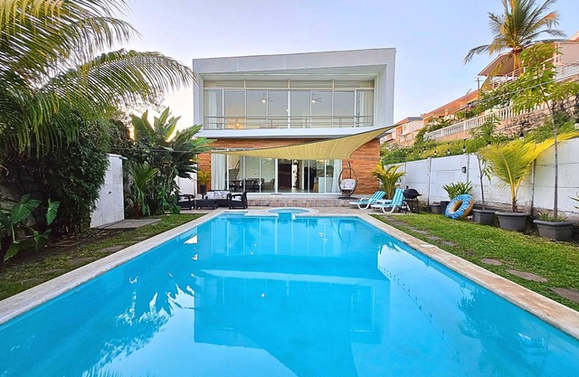 Spacious Modern Beach Villa w/Private Pool, Jacuzzi, San Blas, Surf City