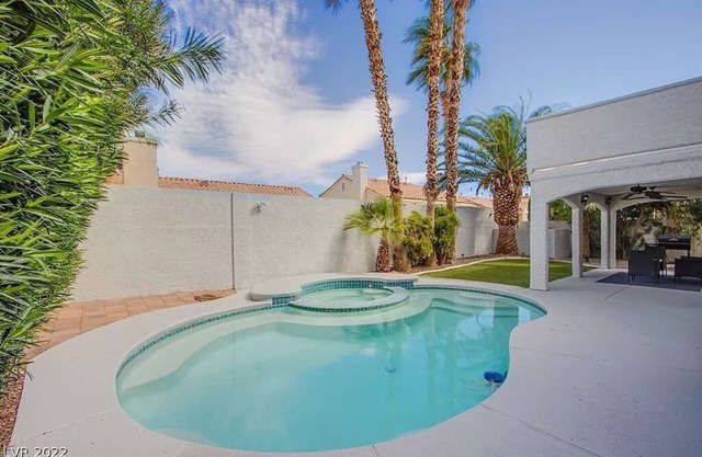 Spacious Oasis/Pool & Spa/7 Beds