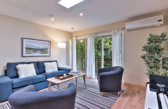 Spacious Palo Alto 2BR w/Laundry, nr Shopping Center, by Blueground