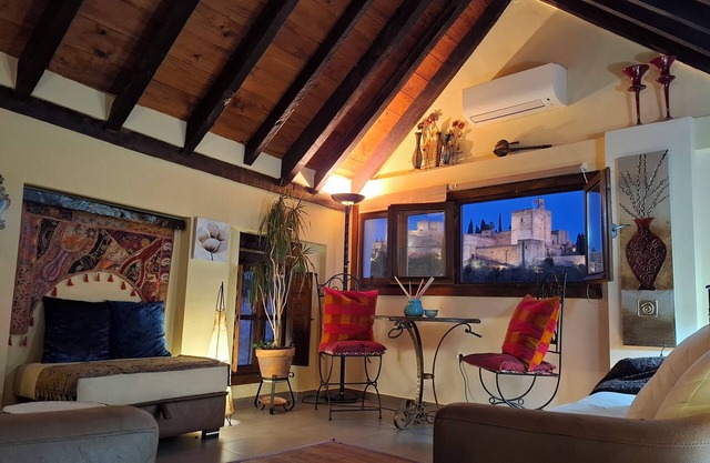 Spacious Penthouse 16th Century 1830sq.ft Panoramic Alhambra Views & Terrace