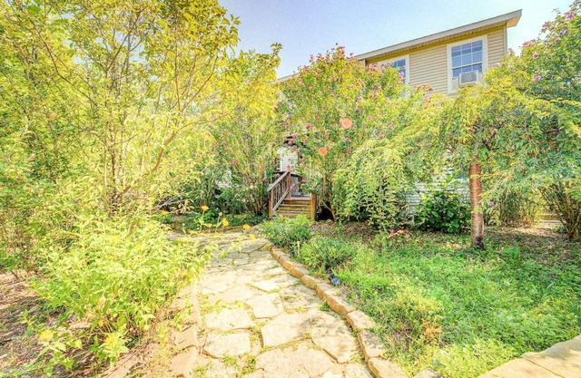 Spacious, pet-friendly home with a pool and hot tub. Mins from Warren Dunes