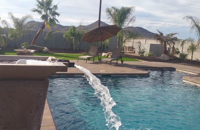 Spacious Phoenix home with private pool and hot tub.30 min to Civic center