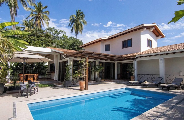 Spacious private villa compound, pool in beautiful San Pancho