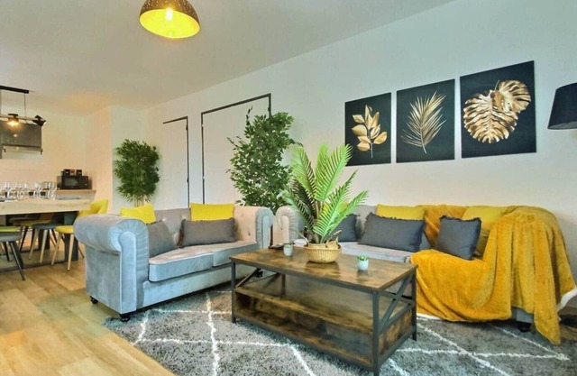 Spacious, quiet house near downtown parking