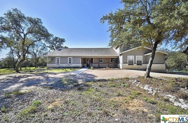 Spacious ranch style home near Gruene. Large yard and patio.nSleeps 6-12nn