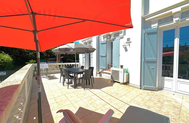 spacious rental F3 Juan les Pins with 40 sqm terrace