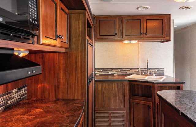 Spacious RV with WiFi and HVAC in pleasant Winfield WV