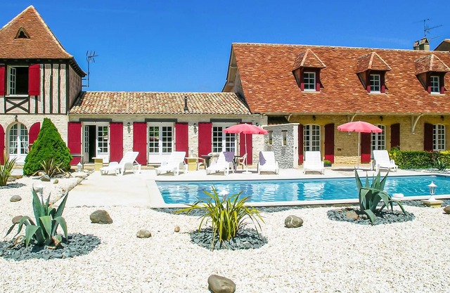 Spacious semi-detached house in the Dordogne.