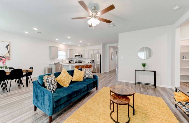 Spacious South Temple Home with 5 Bed