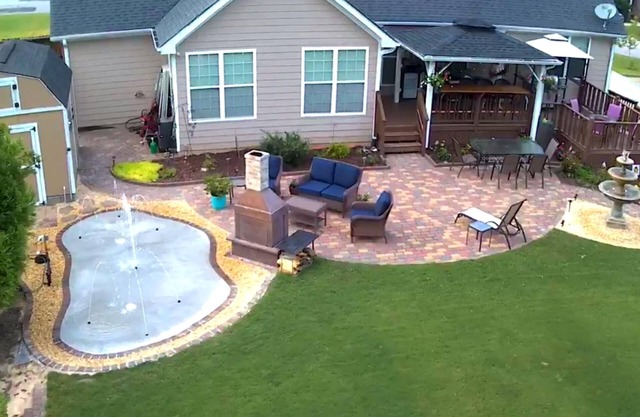 Spacious suite with fenced back yard, deck, gas grill, fireplaces and splash pad