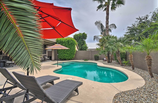 Spacious Surprise Home: 6 Mi to Wildlife World Zoo