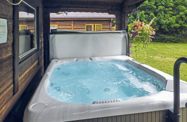 Spacious timber lodge with one double and one single in one room.