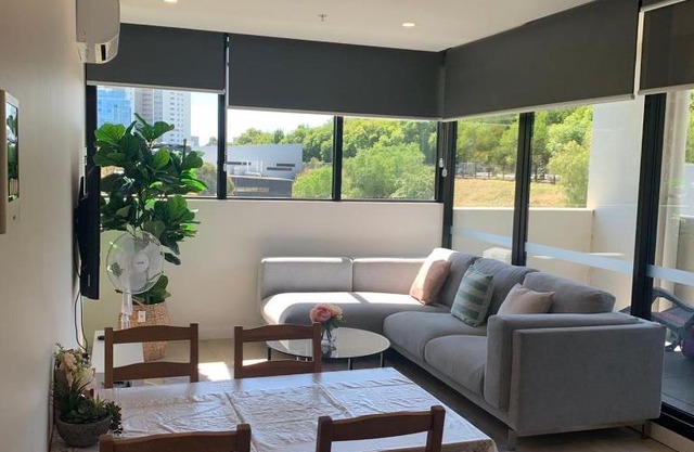 Spacious Two Bedrooms With Free Parking in North Melbourne