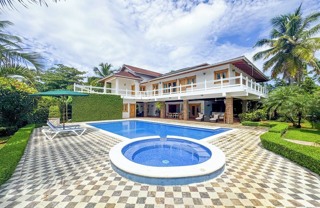 Spacious Villa in Las Terrenas Pool Near Beach Housekeeping