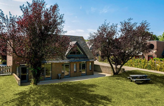 Spacious villa near IJsselmeer and forest