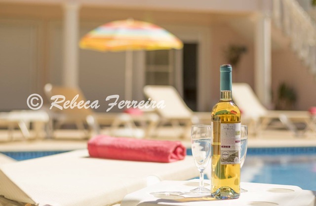 Spacious villa in Montes De Alvor with 5 bedrooms and capacity for 10 people