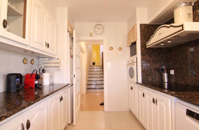 Spacious villa with pool for 10 people