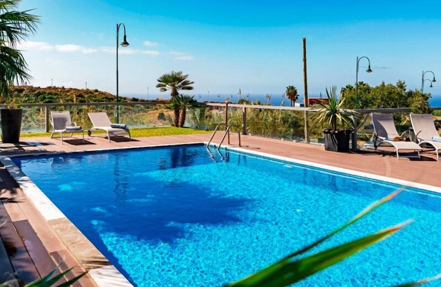 Spacious Villa With Games Room, Sauna | Sol e Mar