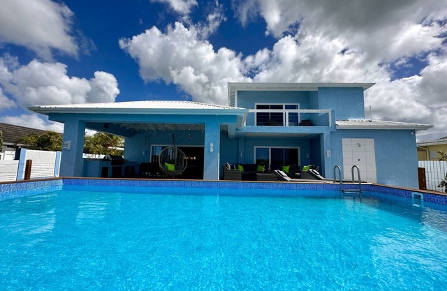 Spacious Waterfront Sanctuary