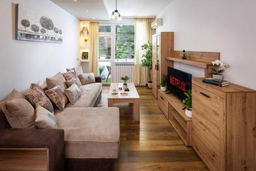 Spacious With Lovely Terrace