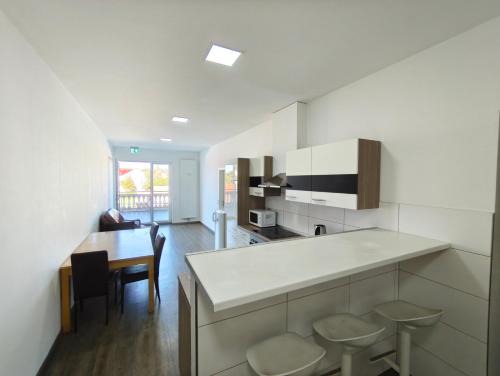 Spacious Worker Apartments with Rooftop Terrace - Up to 21 Guests