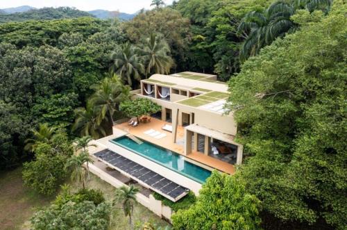 Sparkling 3BR Villa with Pool at Mesa de Yeguas